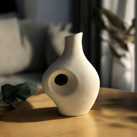 Vase sculptural Iris en crème
